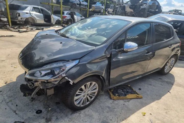 Dezmembrez  Peugeot 208 facelift, an 2016, motor 1.2 VTi HMZ (EB2F) 82cp, bara spate haion jante dezmembrari r15