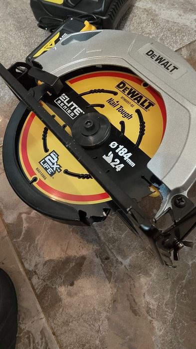 Vând circular dewalt
