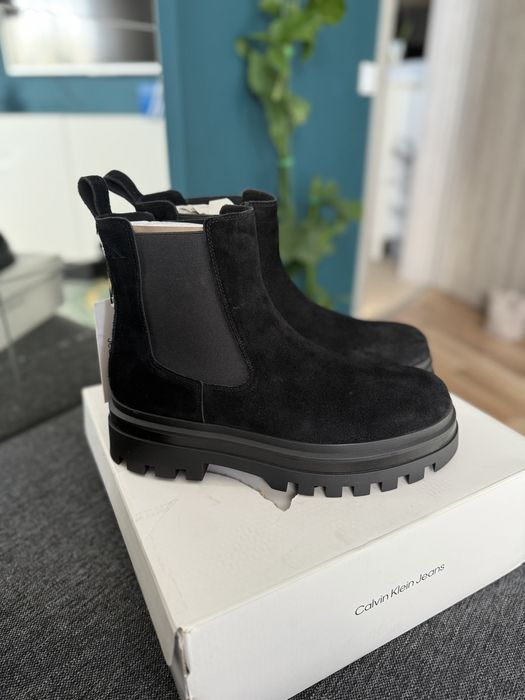 Calvin Klein Jeans cizme Chelsea din piele intoarsa neagra noi