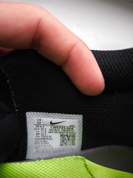 Adidași Nike originali – negru/gri, stare foarte bună