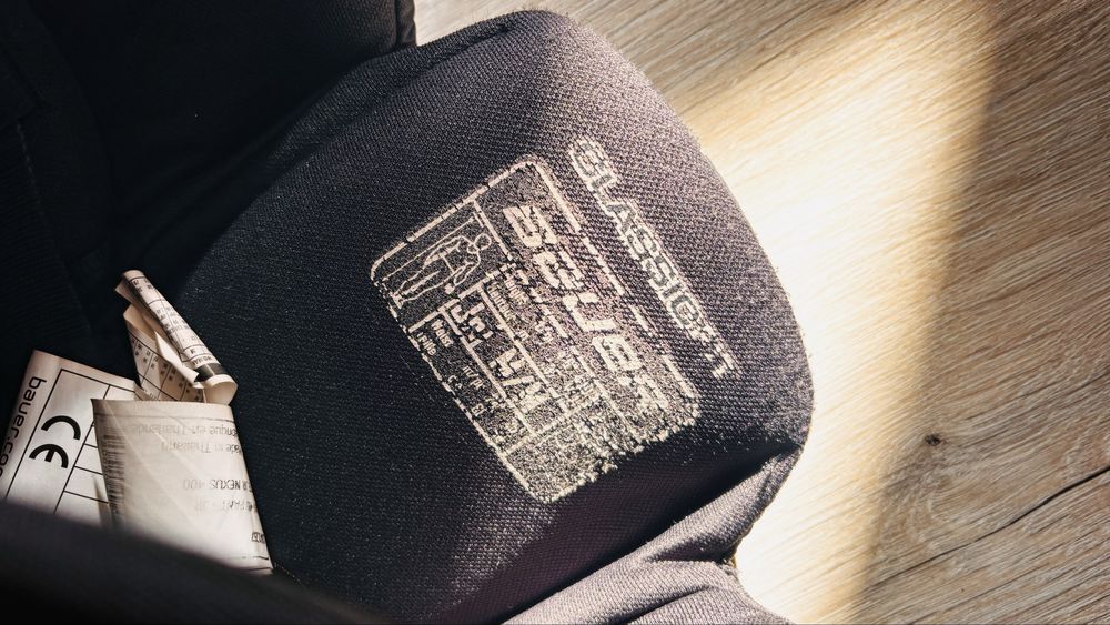 Vand costum complect  hockey folosit stare buna