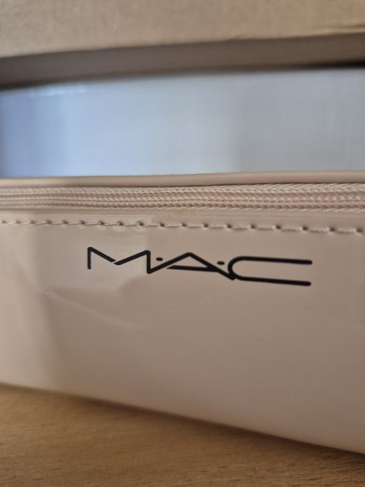 MAC COSMETICS несесер за грим