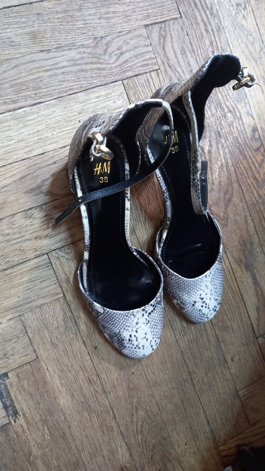 Pantofi animal print