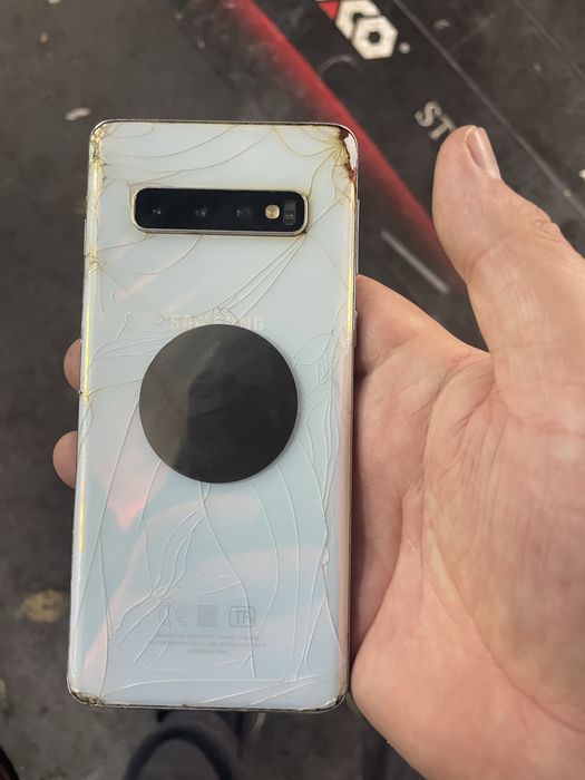 Продам Samsung S10