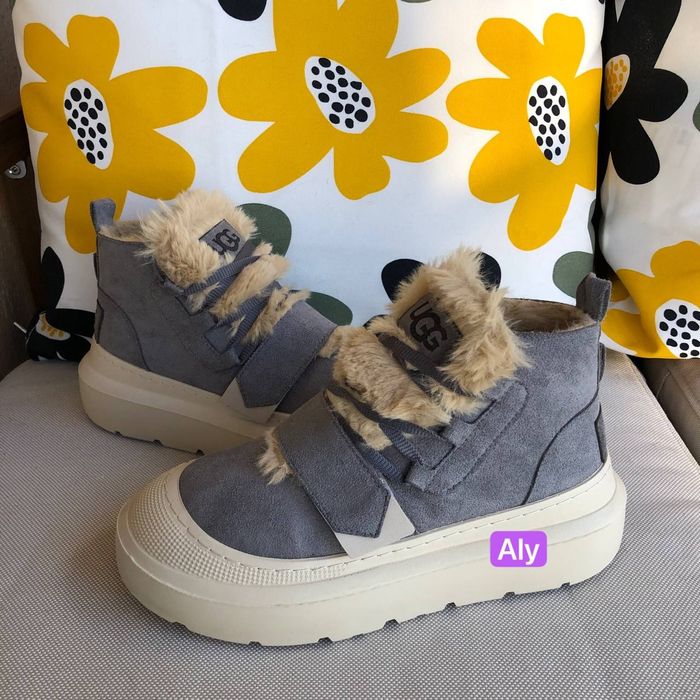 Ugg uri dama imblanite