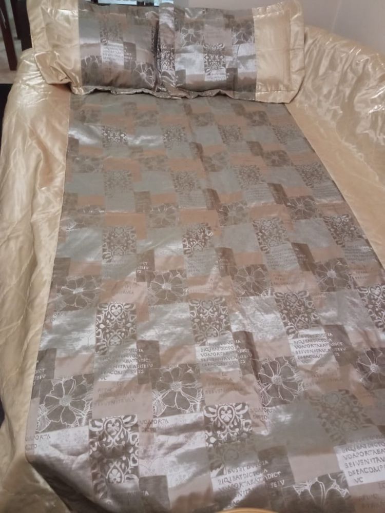 Покрывало двуспальное с наволочками