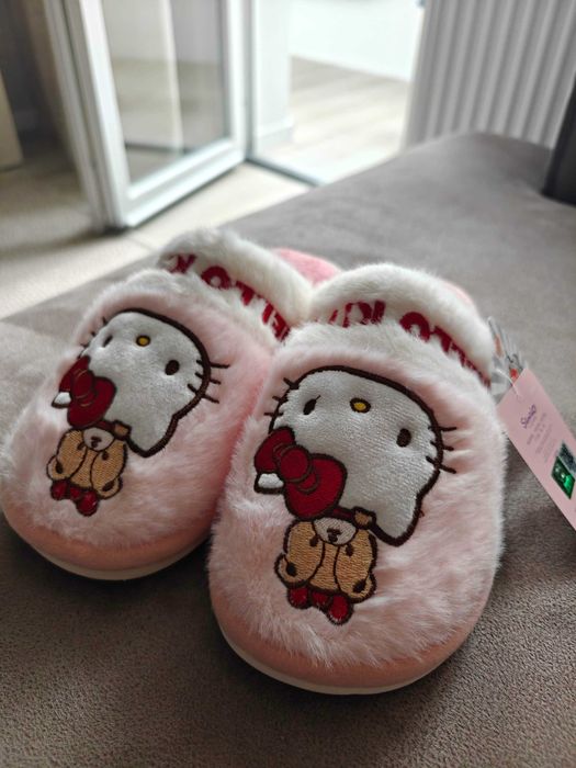 Papuci Hello Kitty cu licenta Sanrio