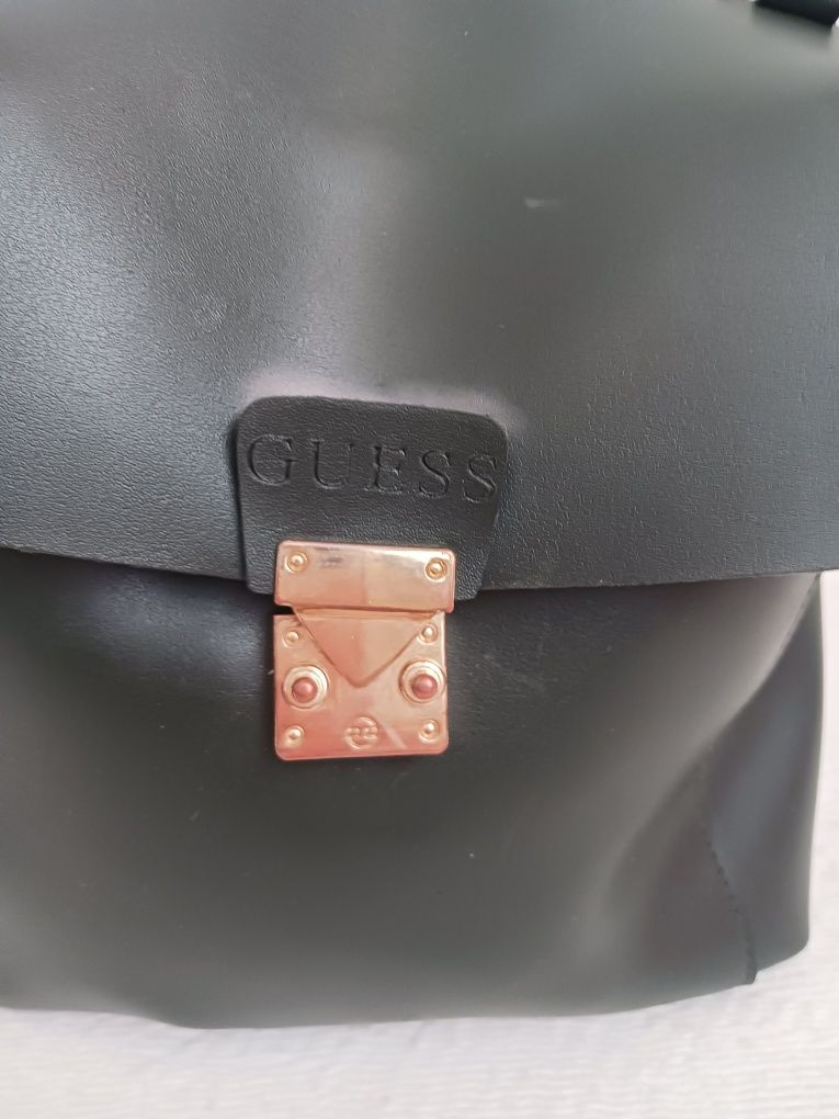 Дамска раница GUESS