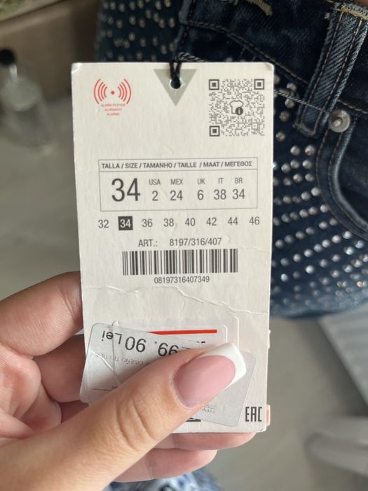 Blugi cu pietricele , noi