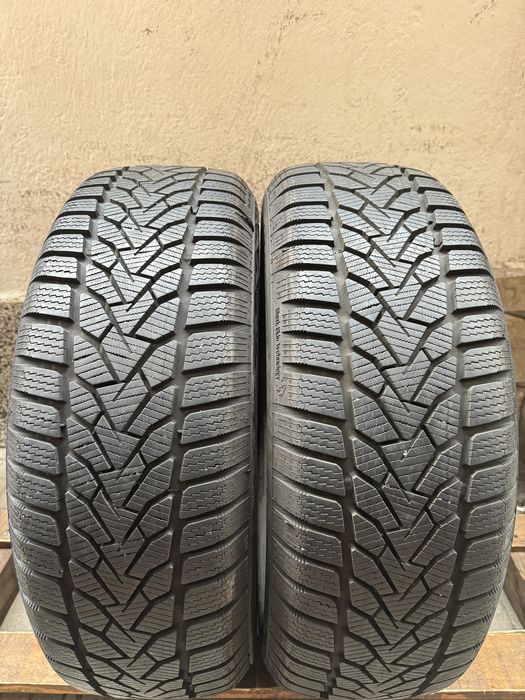 Автомобилни гуми 205 60 16 UNIROYAL