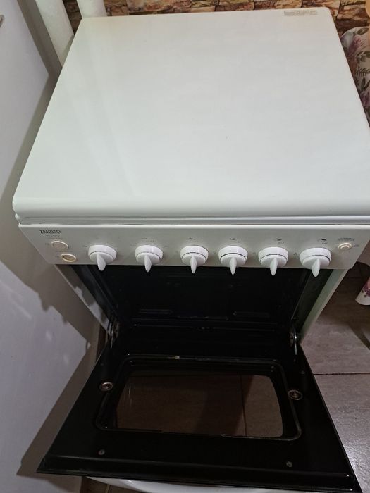 Aragaz Zanussi pe gaz cu rotisor