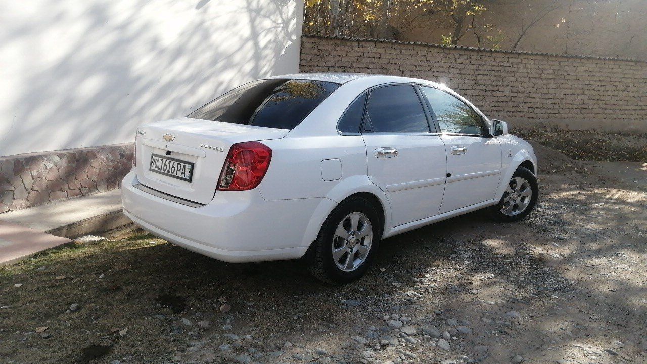 Chevrolet Gentra Kraska top toza