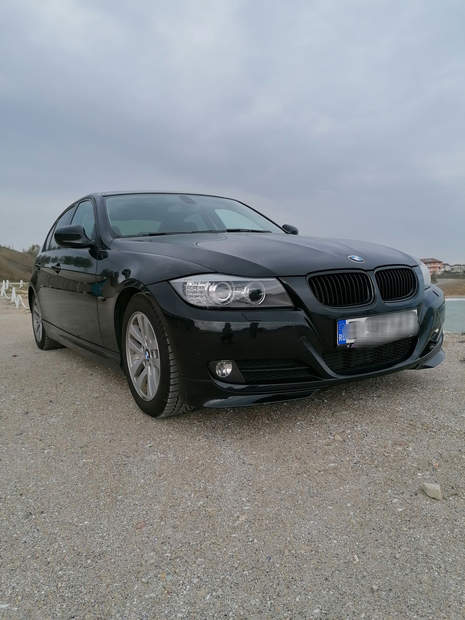 Splitter / prelungire bara fata BMW E90 dreapta