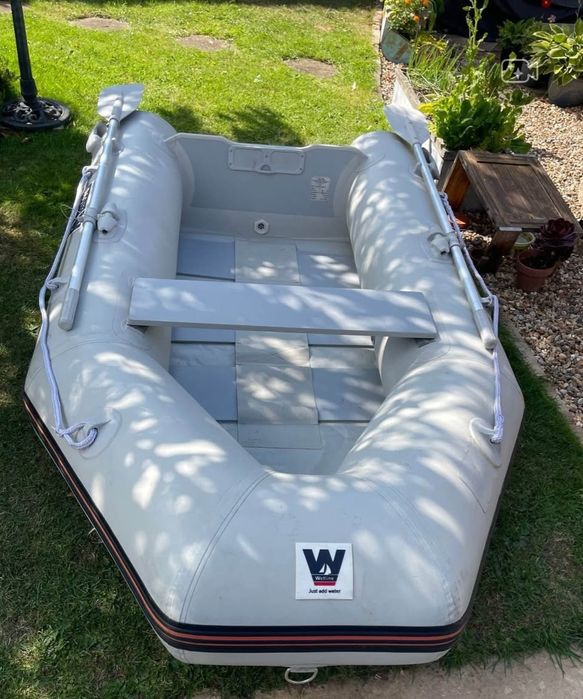 Надуваема лодка Wetline 260см с твърд под и двигател Evinrude 4к.с.