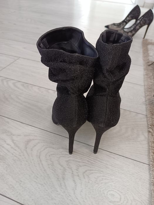 Ghetuțe cu toc superbe