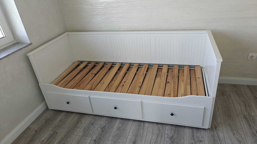 Pat Divan Ikea Hemnes