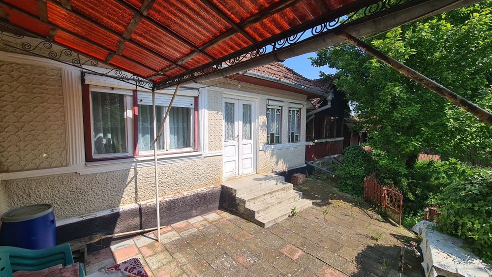 Casa de vânzare in localitatea Budesti