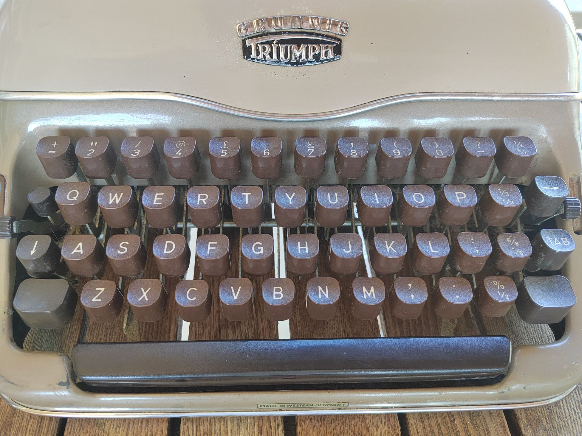 Ретро пишеща машина Grundig Triumph