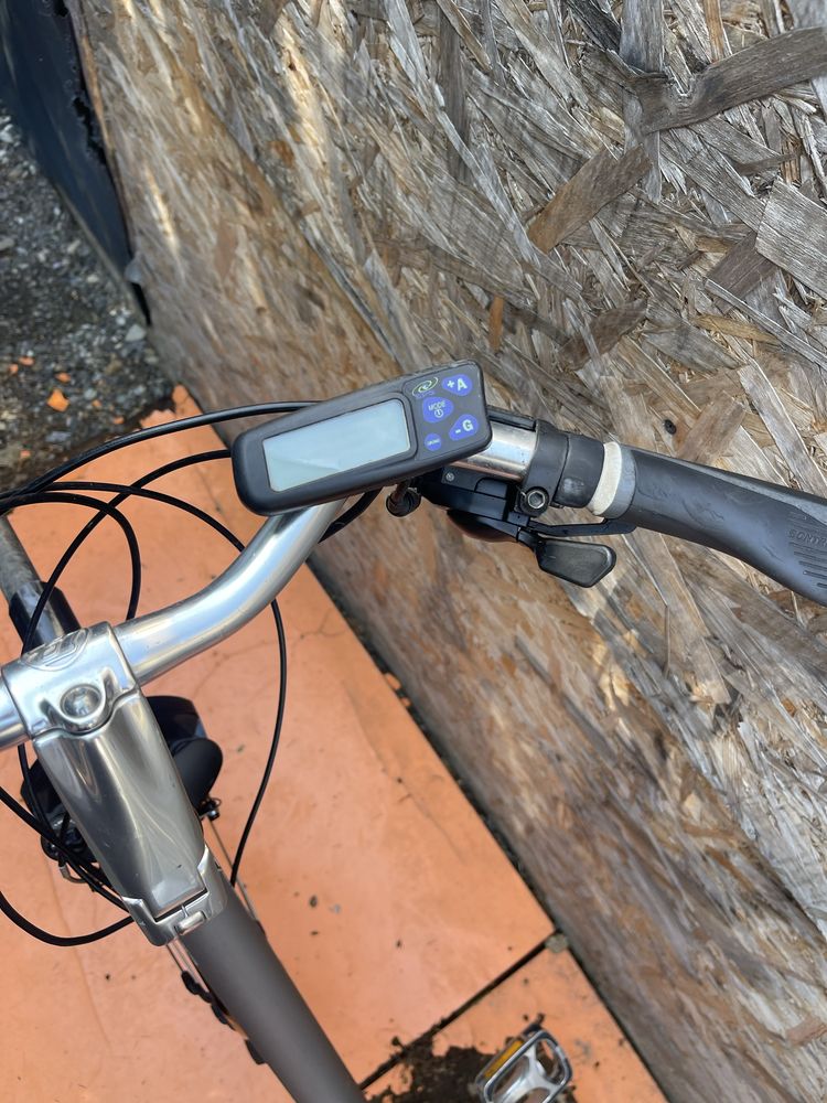 Bicicleta trek  cadru dama roti 28” electrica ca in poze