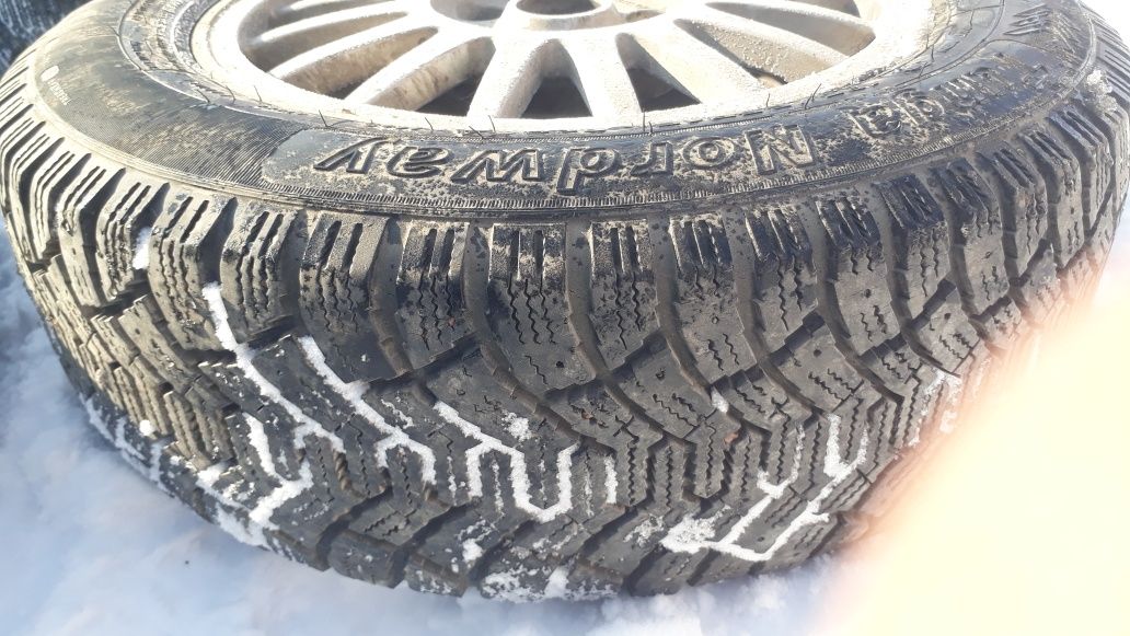 Срочно продам Зимни резина 195/65 R15