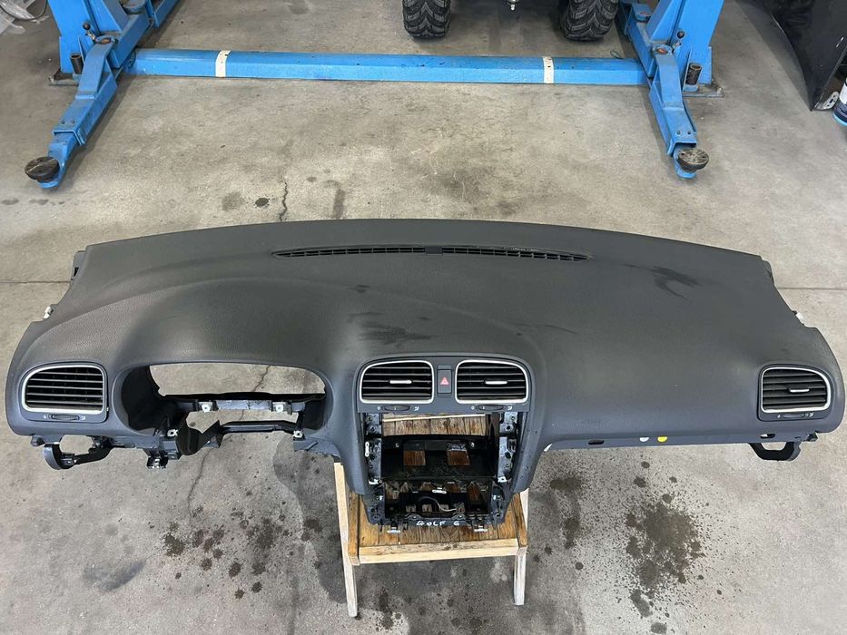 Арматурно табло за VW GOLF 6 цена 700 лв