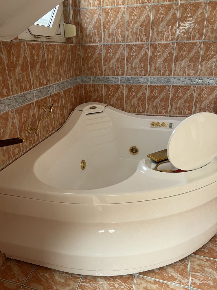 Vând cada cu hidromasaj jacuzzi firma Whirlpool