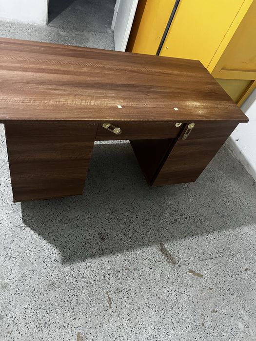 Подарявам бюро дървесен десен