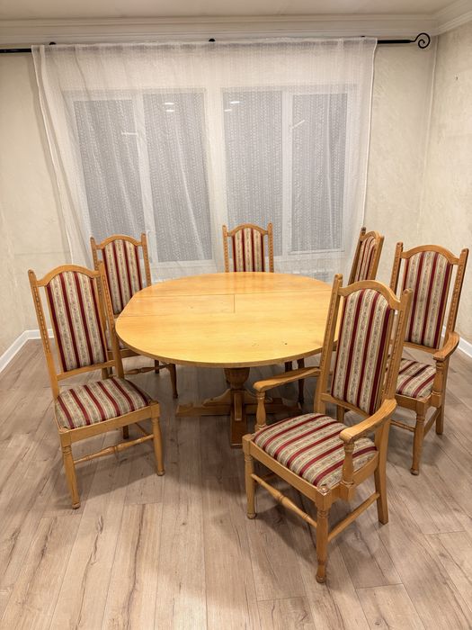 Обеденный стол ( столовый гарнитур)