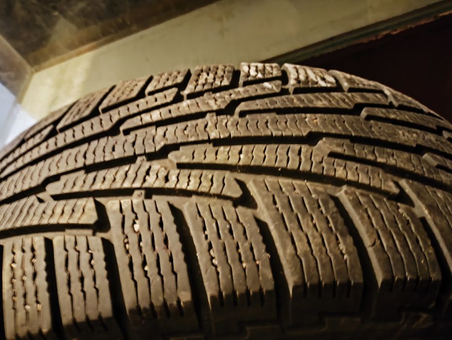 Продам шины 235/60/R18
Nokian Hakkapeliitta R  sport utility