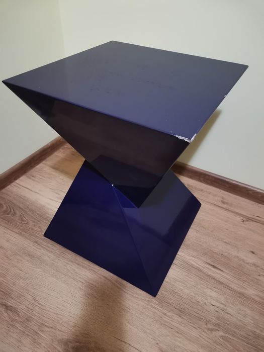 Маса с нестандартна форма