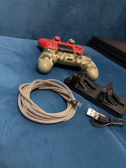 PS4 Pro + 2 controllere originale + 3 jocuri + dock