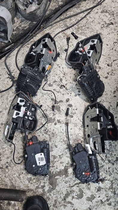 Soft Close BMW E60/E90/E70/F01/f10 Вакум Врати Комплект Ляв волан