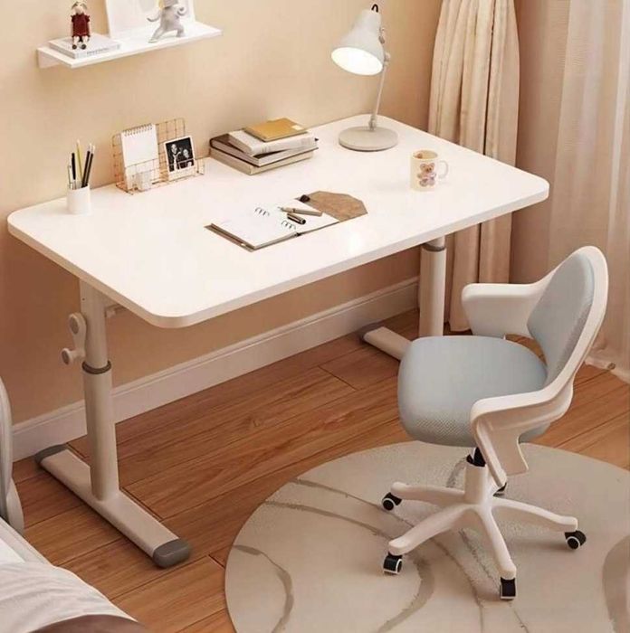 Компьютерный стол регулируемый по высоте, 120x60 см.