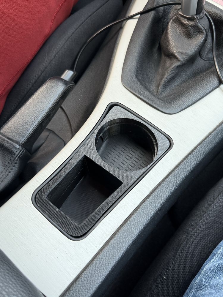 Поставка за чаши за BMW E90