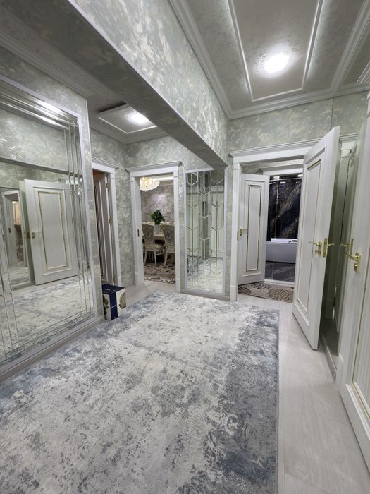 Срочно сотилади 4-хона 2-этаж 9-этажли домда лифт тараф. Согдиана