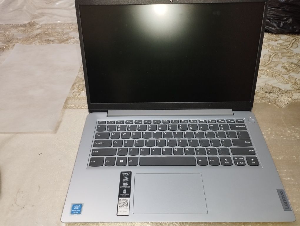 Lenovo Ideapad 1i 4/128 GB Intel Pentium Silver N5030 4 yadro yevropa