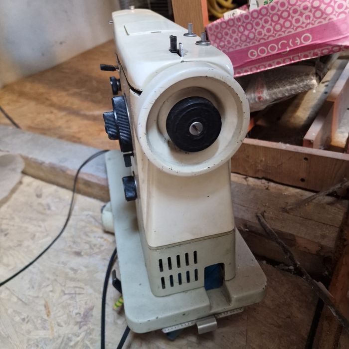 Mașina de cusut electrica Sanda Cugir
