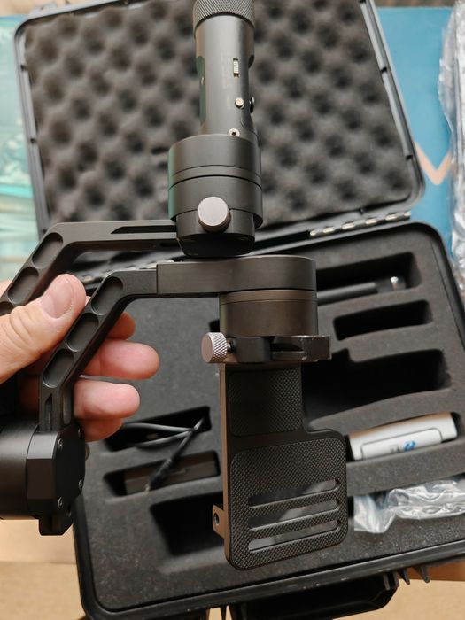 Sistem de Stabilizare ZHIYUN Crane M, cu 3 Axe de Rotatie