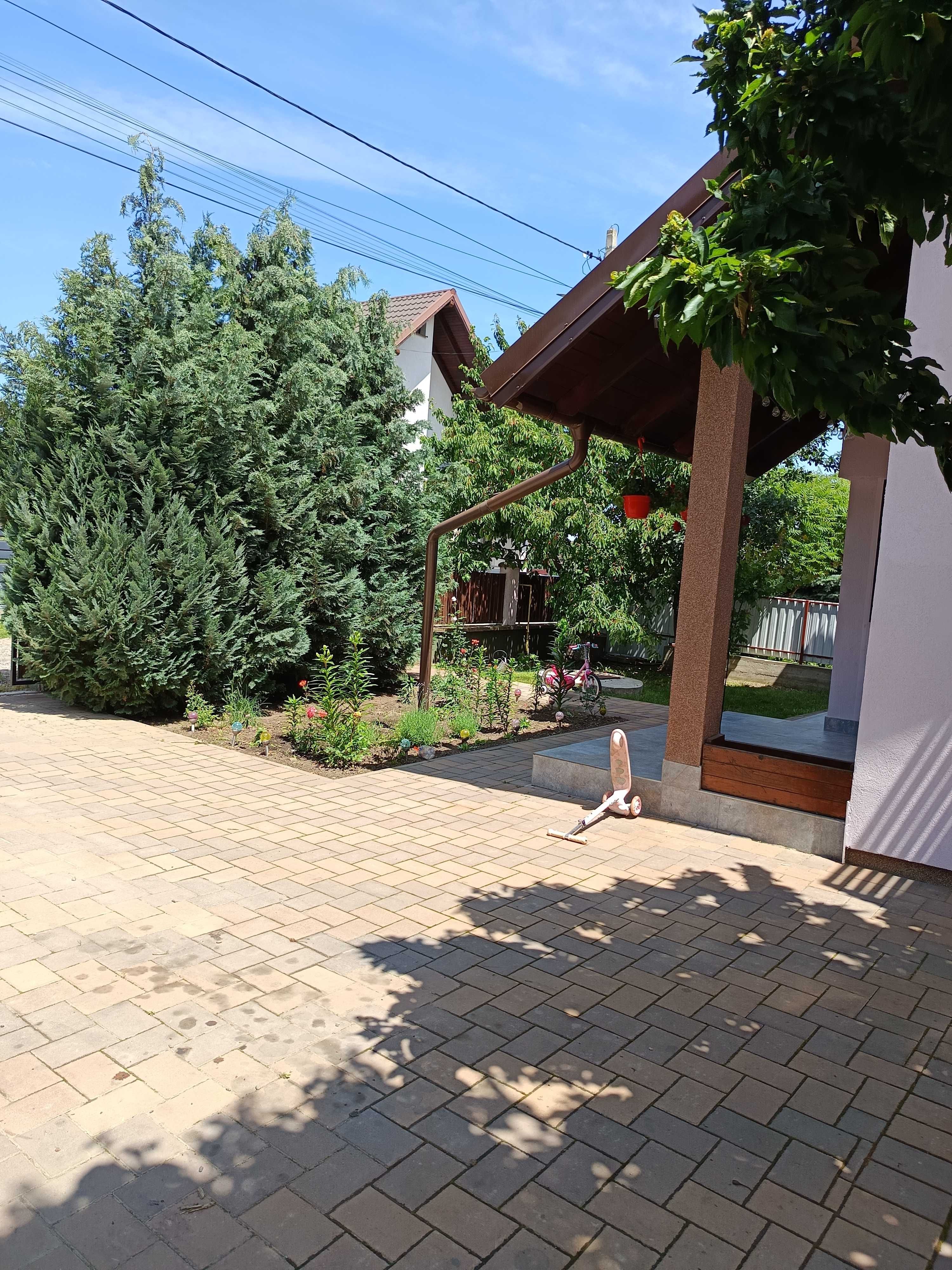 Vând casă în zona Campus universitar Moara