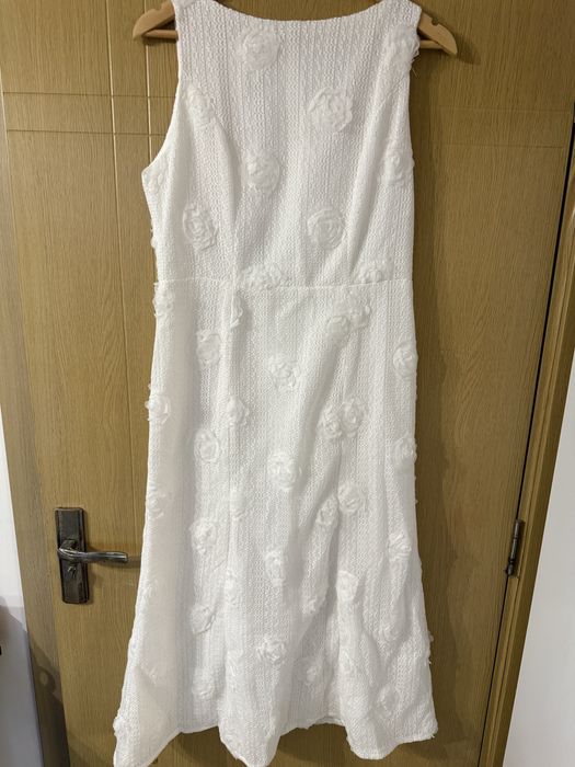 Бяла миди рокля (нова)