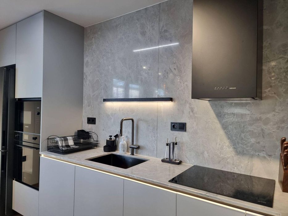 Дава се под наем Тристаен апартамент в Пловдив, Център - 130 кв.м за 1994.61 € - Снимка #3