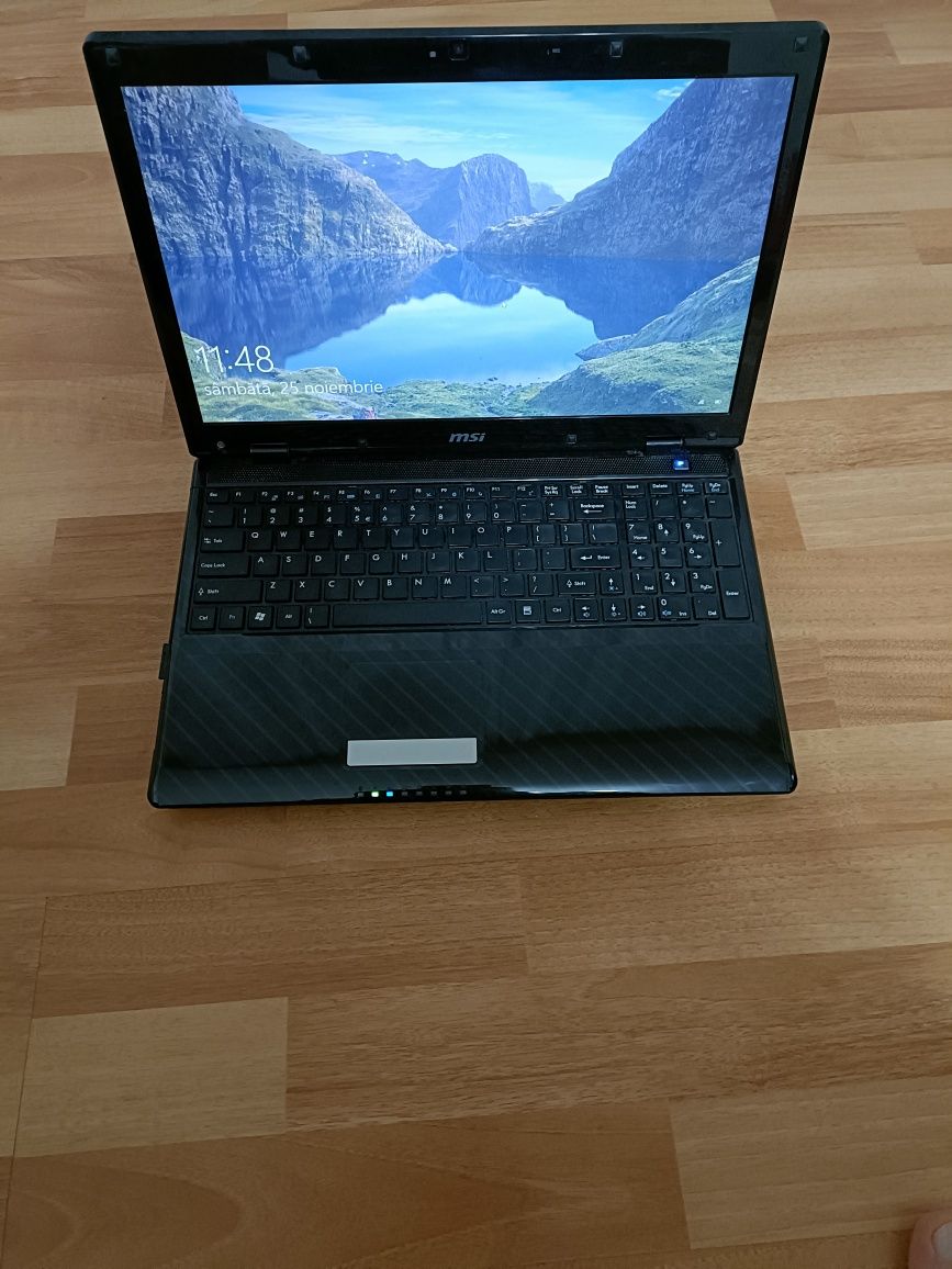 Laptop MSI, Intel i5, 8GB RAM, SSD