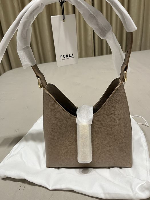 Кожена чанта Furla Iread