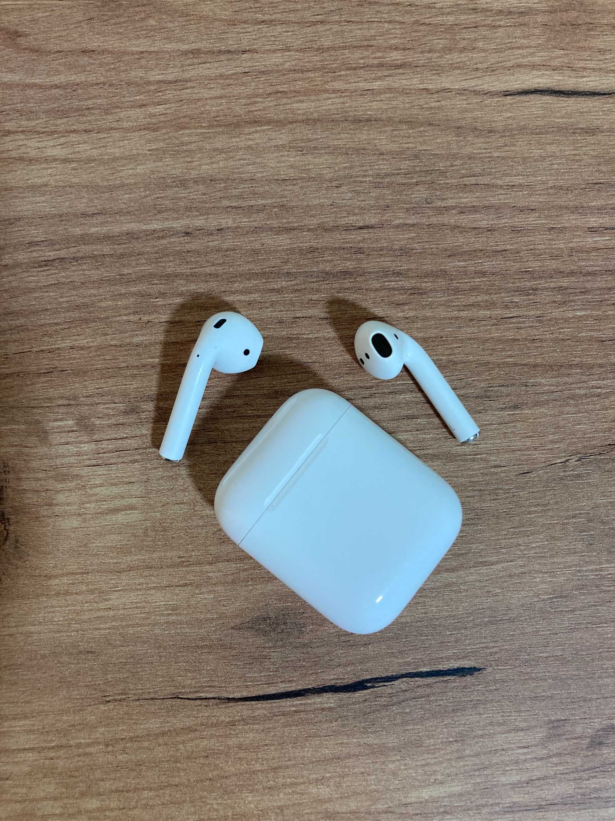 AirPods 2 поколения б/у в отличном состоянии