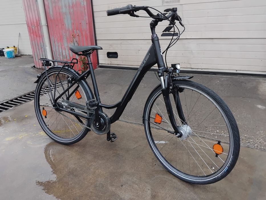 Vând bicicleta din aluminiu pentru damă