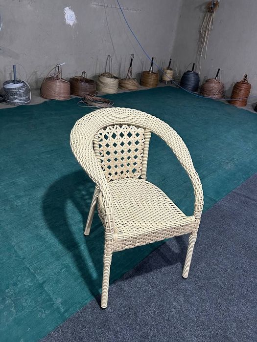 Ratan toʻqma stol stullar