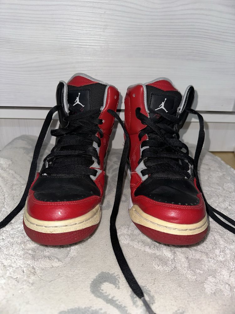 Adidasi Jordan Flight