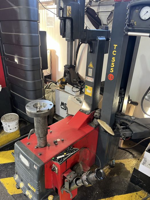 Masina de dejantat MB cu prindere centrala si masina echilibrat CEMB