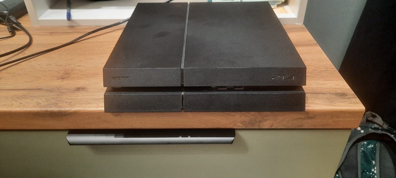 PS4 в очень хорошем состоянии