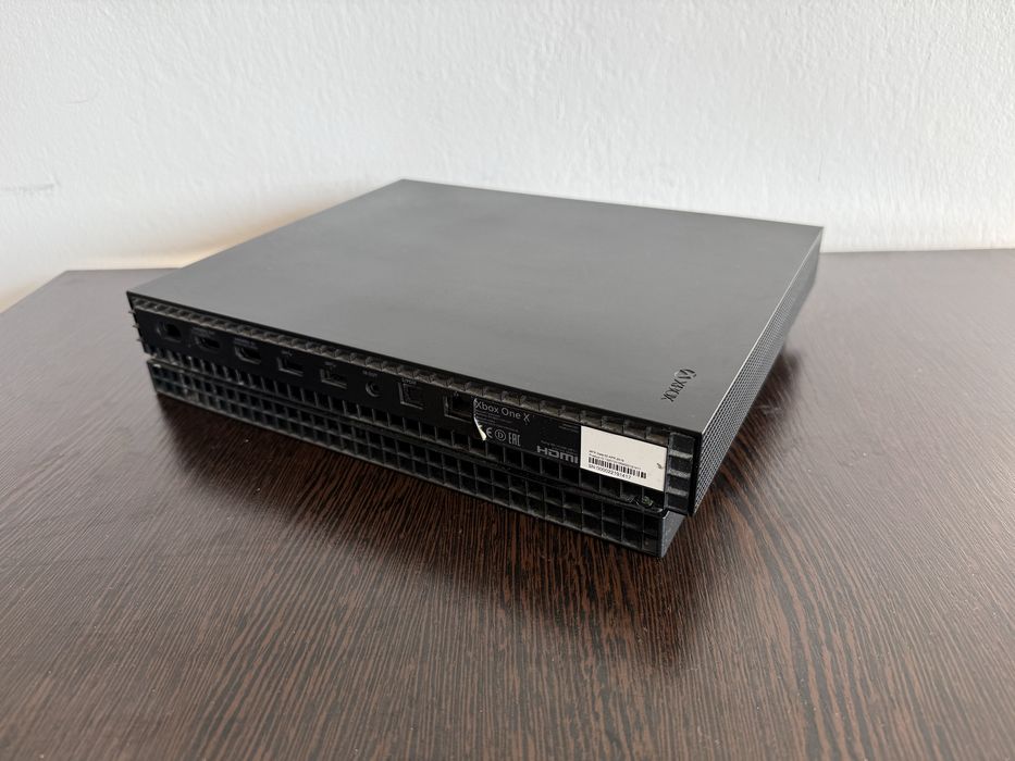 Xbox One X 1TB + Controller + Jocuri